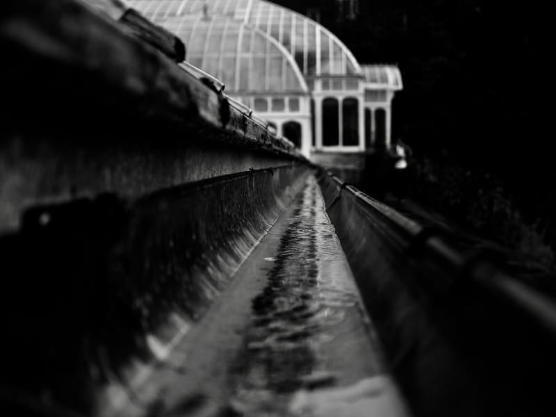Can Clogged Gutters Cause Ceiling Leaks